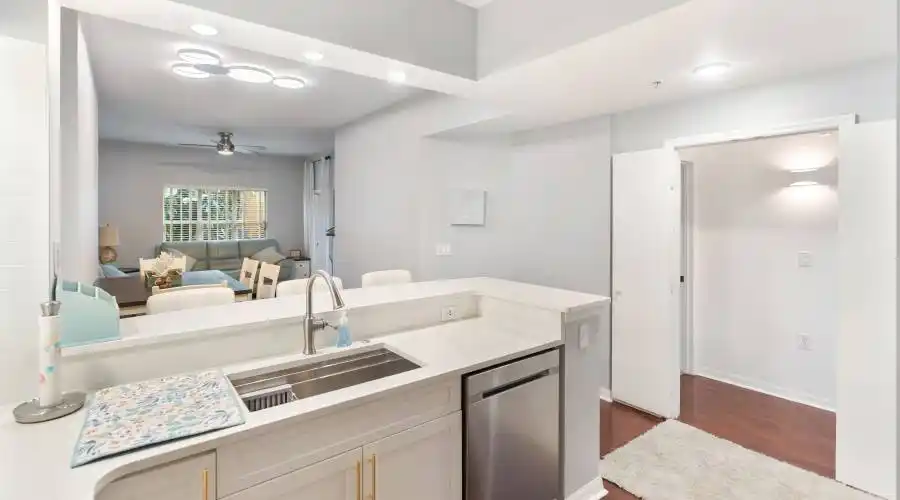 100 4th ave s, Florida, United States, 2 Bedrooms Bedrooms, 10 Rooms Rooms,2 BathroomsBathrooms,Condo,For Sale,114,1124317