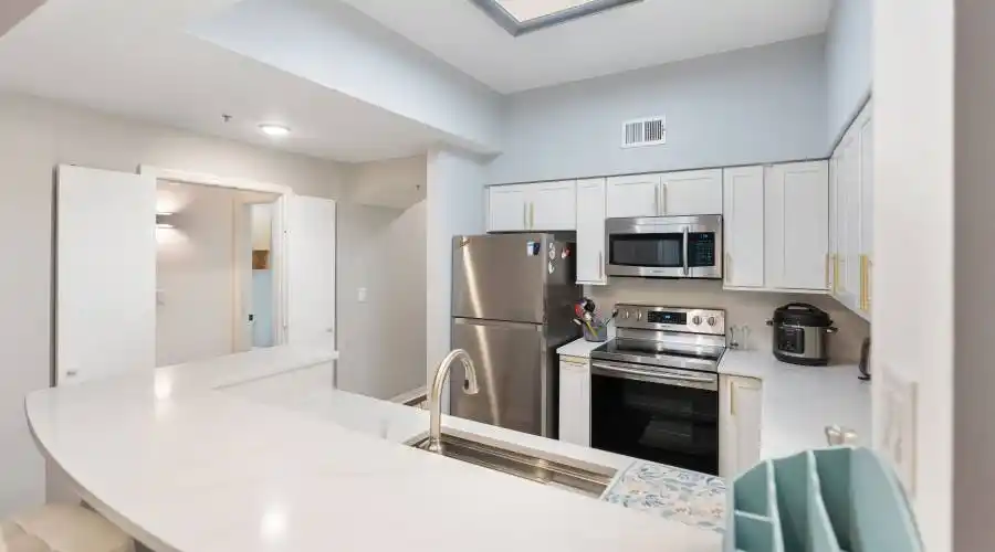 100 4th ave s, Florida, United States, 2 Bedrooms Bedrooms, 10 Rooms Rooms,2 BathroomsBathrooms,Condo,For Sale,114,1124317