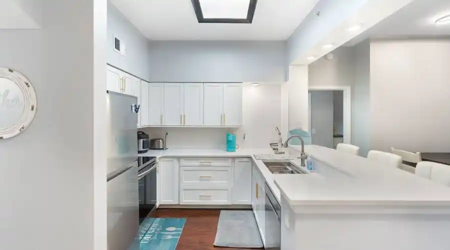 100 4th ave s, Florida, United States, 2 Bedrooms Bedrooms, 10 Rooms Rooms,2 BathroomsBathrooms,Condo,For Sale,114,1124317