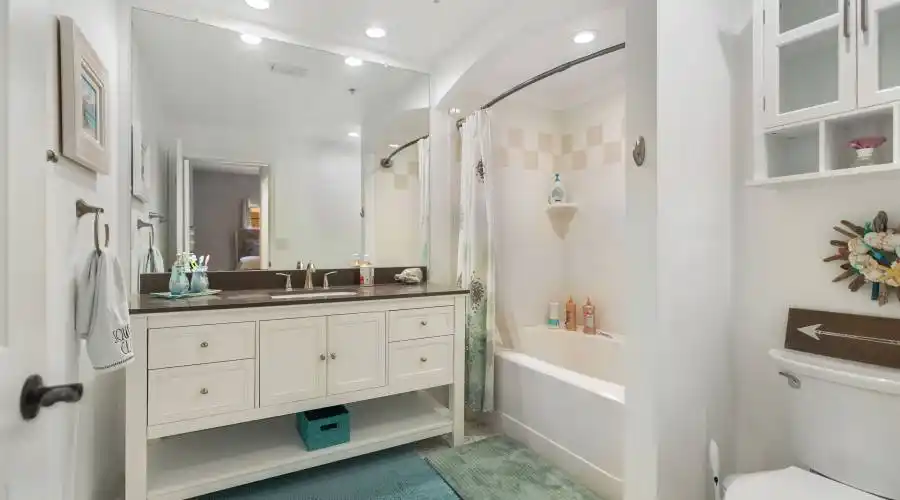 100 4th ave s, Florida, United States, 2 Bedrooms Bedrooms, 10 Rooms Rooms,2 BathroomsBathrooms,Condo,For Sale,114,1124317