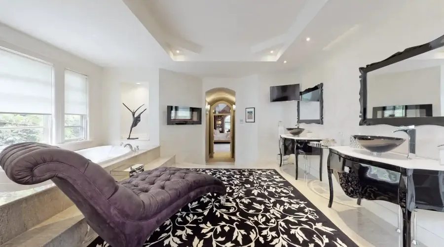 140 Rebecca Crt, Vaughan, Ontario, Canada, 9 Bedrooms Bedrooms, 22 Rooms Rooms,7 BathroomsBathrooms,Residential,For Sale,Rebecca,1127820