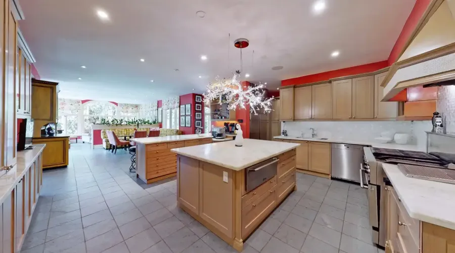 140 Rebecca Crt, Vaughan, Ontario, Canada, 9 Bedrooms Bedrooms, 22 Rooms Rooms,7 BathroomsBathrooms,Residential,For Sale,Rebecca,1127820