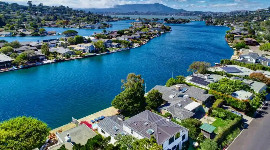 26 Cove Rd, Belvedere Tiburon, California 94920, United States, 4 Bedrooms Bedrooms, ,3.5 BathroomsBathrooms,Residential,For Sale,26 Cove Rd,1158987