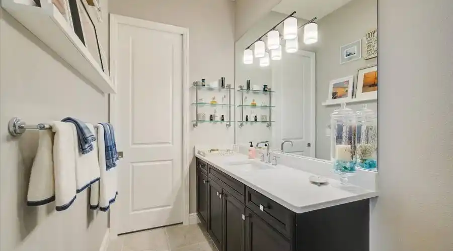 16604 Collingtree Crossing, Florida 34202, United States, 3 Bedrooms Bedrooms, 5 Rooms Rooms,2 BathroomsBathrooms,Residential,For Sale,Collingtree,1163793