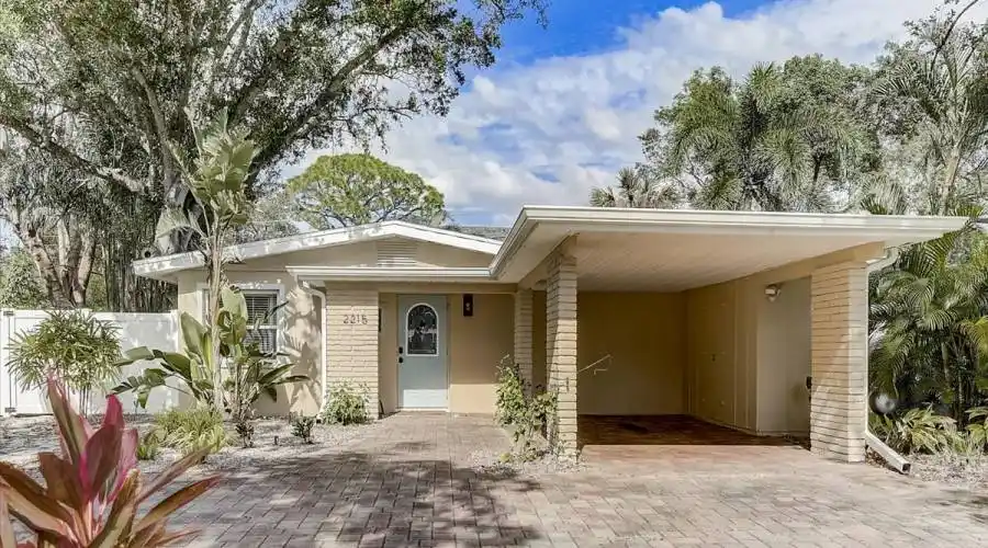 2215 Floyd St, Florida 34239, United States, 3 Bedrooms Bedrooms, 5 Rooms Rooms,2 BathroomsBathrooms,Residential,For Sale,Floyd,1180662