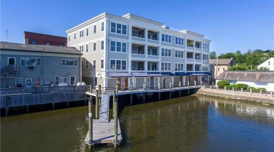 22 west main ST #10- Groton- Connecticut- United States, 2 Bedrooms Bedrooms, ,2.1 BathroomsBathrooms,Residential,For Sale,22 west main ST #10,1191136