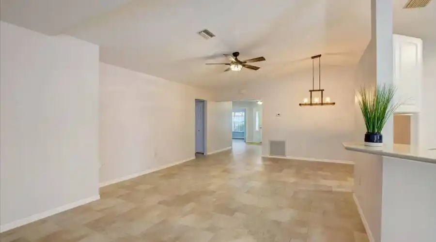 724 Hubbel Rd, Florida 34208, United States, 4 Bedrooms Bedrooms, 6 Rooms Rooms,2 BathroomsBathrooms,Residential,For Sale,Hubbel,1191769