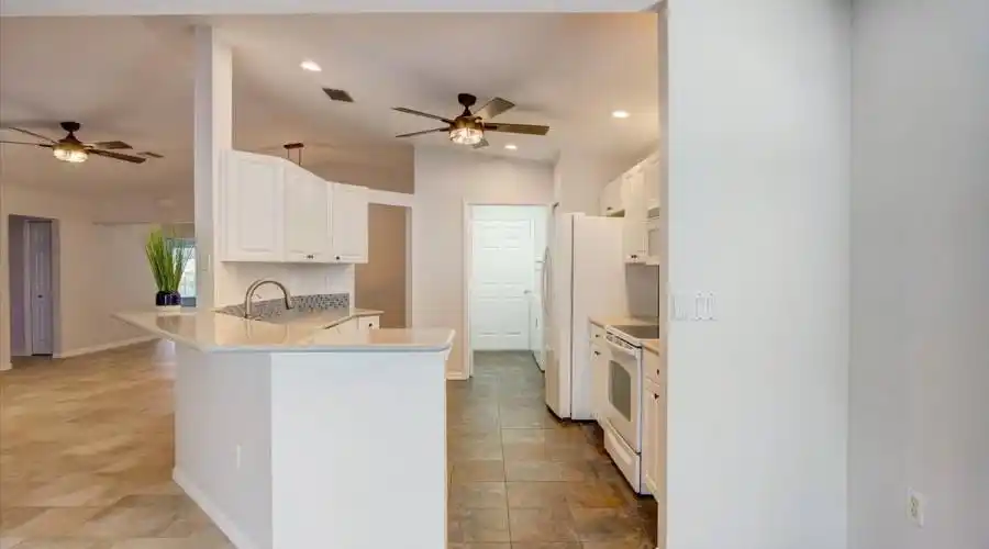 724 Hubbel Rd, Florida 34208, United States, 4 Bedrooms Bedrooms, 6 Rooms Rooms,2 BathroomsBathrooms,Residential,For Sale,Hubbel,1191769