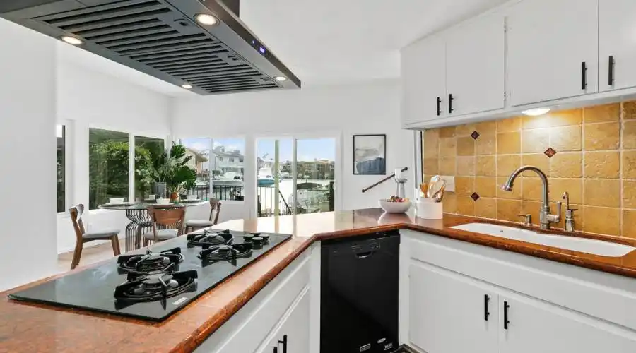 16611 Edgewater Ln, Huntington Beach, California 92649, United States, 2 Bedrooms Bedrooms, 6 Rooms Rooms,2 BathroomsBathrooms,Single family home,For Sale,Edgewater,1,1193082