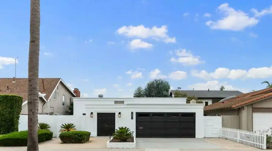 16611 Edgewater Ln, Huntington Beach, California 92649, United States, 2 Bedrooms Bedrooms, 6 Rooms Rooms,2 BathroomsBathrooms,Single family home,For Sale,Edgewater,1,1193082