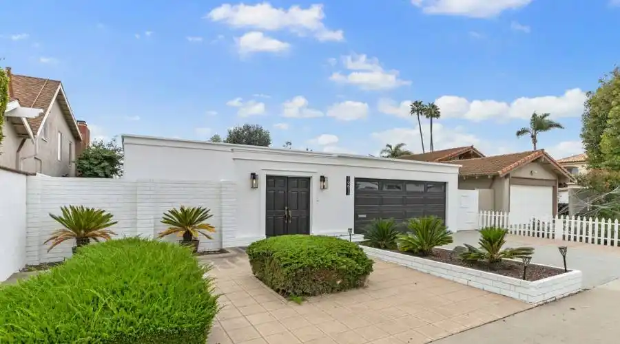 16611 Edgewater Ln, Huntington Beach, California 92649, United States, 2 Bedrooms Bedrooms, 6 Rooms Rooms,2 BathroomsBathrooms,Single family home,For Sale,Edgewater,1,1193082