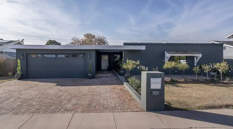 3034 N 49th CT, Phoenix, Arizona 85018, United States, 4 Bedrooms Bedrooms, 3 Rooms Rooms,4 BathroomsBathrooms,Residential,For Sale,N 49th CT ,1195492