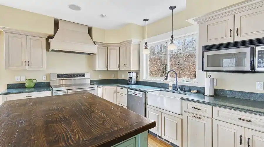 67 Hidden Village Rd, West Tisbury, Massachusetts, United States, 7 Bedrooms Bedrooms, ,5.5 BathroomsBathrooms,Residential,For Sale,67 Hidden Village Rd,1244725