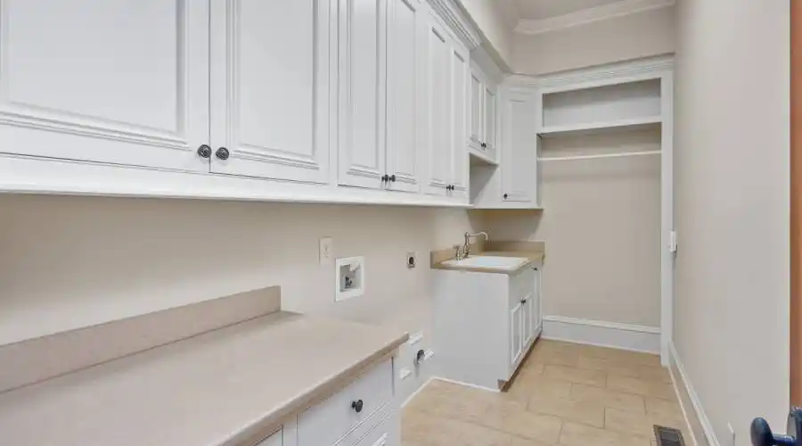 7712 harps mill RD, Raleigh, North Carolina 27615, United States, 6 Bedrooms Bedrooms, 16 Rooms Rooms,6 BathroomsBathrooms,Residential,For Sale,harps mill RD,1274847