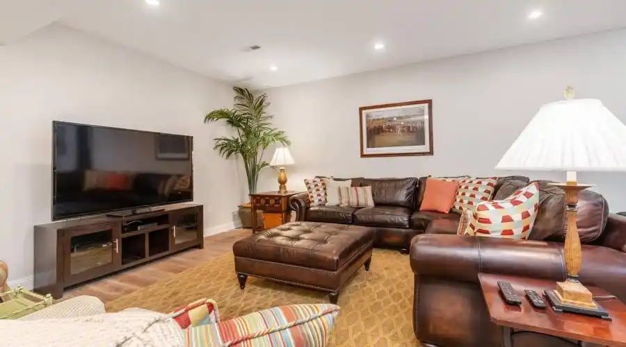 14 Valley View Rd, Philadelphia, Pennsylvania, 19118, United States, 6 Bedrooms Bedrooms, 12 Rooms Rooms,6 BathroomsBathrooms,Residential,For Sale,Valley View,1279143