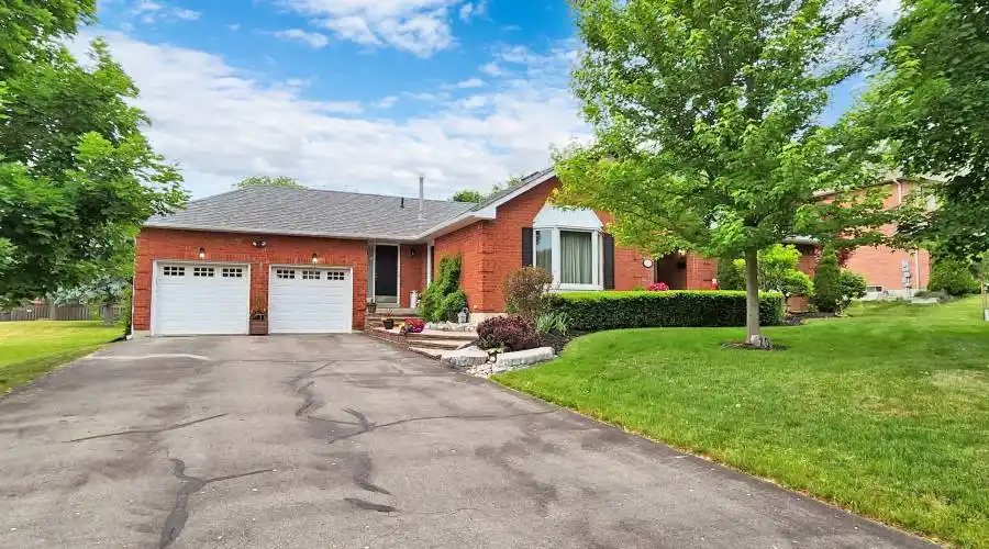 20 Arthur Hall Drive, Sharon, Ontario, Canada, 4 Bedrooms Bedrooms, 9 Rooms Rooms,3 BathroomsBathrooms,Single family home,For Sale,Arthur Hall,1290075