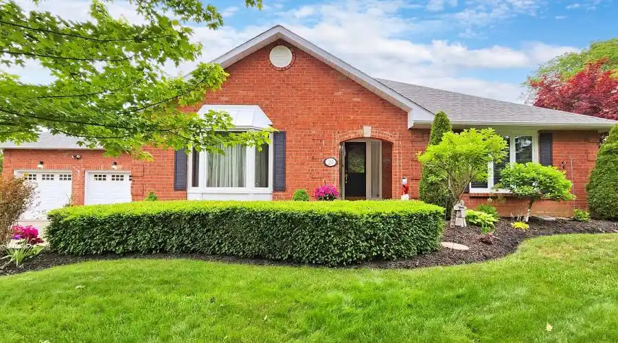 20 Arthur Hall Drive, Sharon, Ontario, Canada, 4 Bedrooms Bedrooms, 9 Rooms Rooms,3 BathroomsBathrooms,Single family home,For Sale,Arthur Hall,1290075