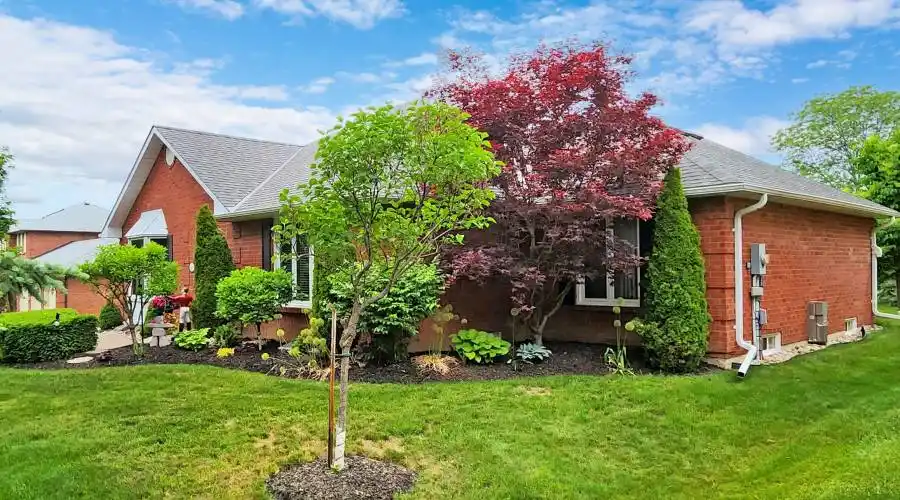 20 Arthur Hall Drive, Sharon, Ontario, Canada, 4 Bedrooms Bedrooms, 9 Rooms Rooms,3 BathroomsBathrooms,Single family home,For Sale,Arthur Hall,1290075