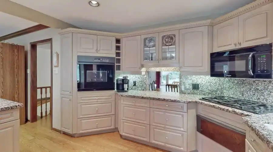 20 Arthur Hall Drive, Sharon, Ontario, Canada, 4 Bedrooms Bedrooms, 9 Rooms Rooms,3 BathroomsBathrooms,Single family home,For Sale,Arthur Hall,1290075