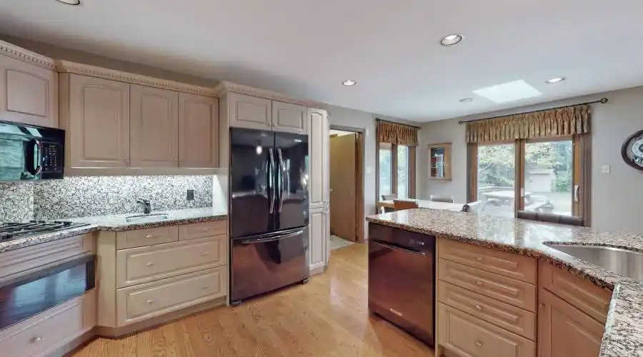 20 Arthur Hall Drive, Sharon, Ontario, Canada, 4 Bedrooms Bedrooms, 9 Rooms Rooms,3 BathroomsBathrooms,Single family home,For Sale,Arthur Hall,1290075