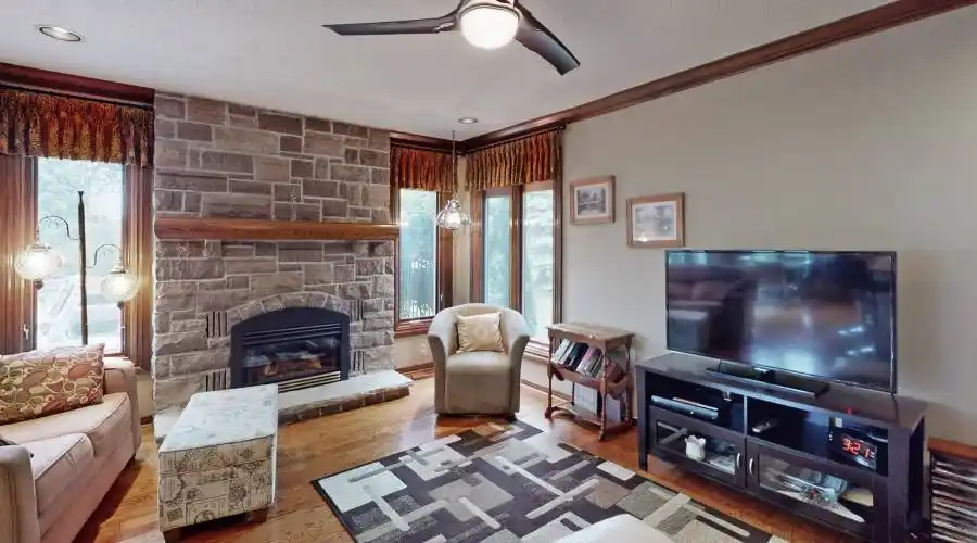 20 Arthur Hall Drive, Sharon, Ontario, Canada, 4 Bedrooms Bedrooms, 9 Rooms Rooms,3 BathroomsBathrooms,Single family home,For Sale,Arthur Hall,1290075