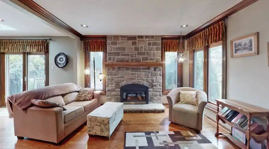 20 Arthur Hall Drive, Sharon, Ontario, Canada, 4 Bedrooms Bedrooms, 9 Rooms Rooms,3 BathroomsBathrooms,Single family home,For Sale,Arthur Hall,1290075