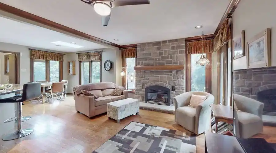20 Arthur Hall Drive, Sharon, Ontario, Canada, 4 Bedrooms Bedrooms, 9 Rooms Rooms,3 BathroomsBathrooms,Single family home,For Sale,Arthur Hall,1290075