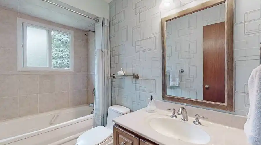 20 Arthur Hall Drive, Sharon, Ontario, Canada, 4 Bedrooms Bedrooms, 9 Rooms Rooms,3 BathroomsBathrooms,Single family home,For Sale,Arthur Hall,1290075