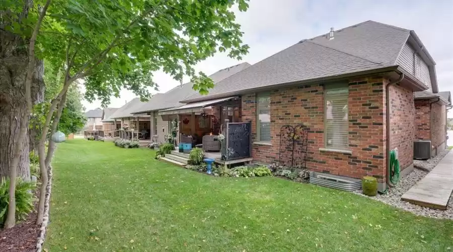 17 Hickory Drive, Guelph, Ontario, Canada, 2 Bedrooms Bedrooms, 7 Rooms Rooms,2 BathroomsBathrooms,Residential,For Sale,Hickory,1334252