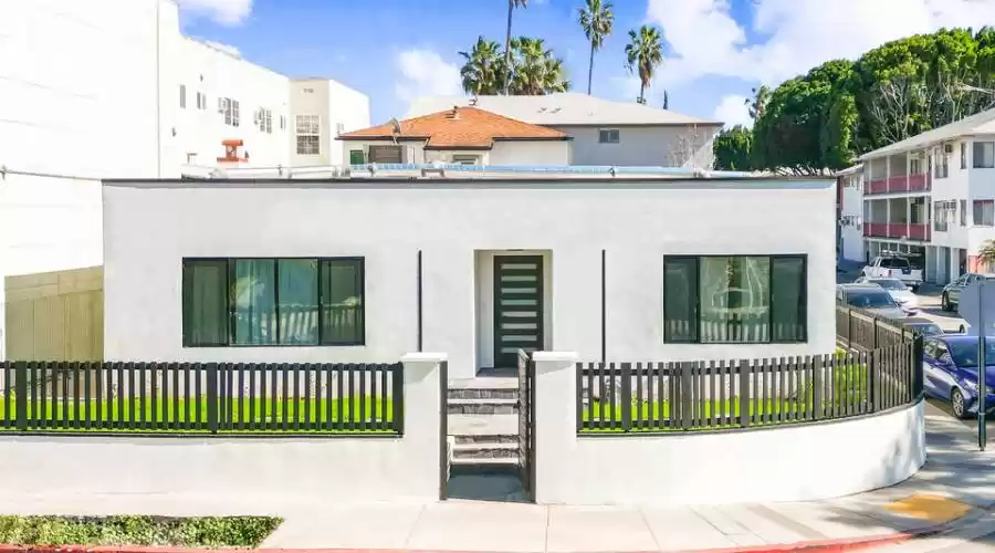 1000 N Stanley Ave, West Hollywood, California, 90046, United States, 4 Bedrooms Bedrooms, ,3 BathroomsBathrooms,Residential,For Sale,1000 N Stanley Ave,1340422