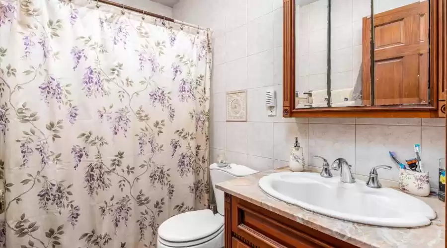 157-18 86th Street, Howard Beach, New York, 11414, United States, 3 Bedrooms Bedrooms, ,4 BathroomsBathrooms,Residential,For Sale,157-18 86th Street,1391605
