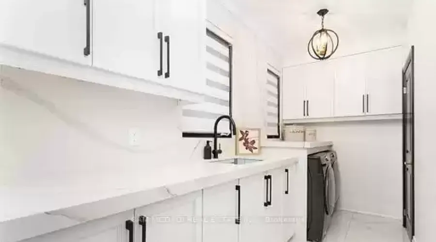 1540 Mississauga Rd, Mississauga, Ontario, L5H 2K1, Canada, 5 Bedrooms Bedrooms, ,6 BathroomsBathrooms,Residential,For Sale,1401519