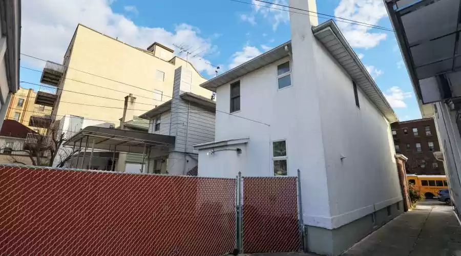 327 Ave P, Brooklyn, New York, 11204, United States, 3 Bedrooms Bedrooms, ,2 BathroomsBathrooms,Residential,For Sale,327 Ave P,1407210