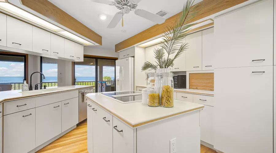 1172 HORIZON VIEW Drive, Sarasota, Florida, United States, 4 Bedrooms Bedrooms, 5 Rooms Rooms,3 BathroomsBathrooms,Residential,For Sale,HORIZON VIEW ,1411862