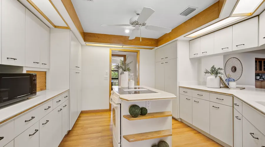 1172 HORIZON VIEW Drive, Sarasota, Florida, United States, 4 Bedrooms Bedrooms, 5 Rooms Rooms,3 BathroomsBathrooms,Residential,For Sale,HORIZON VIEW ,1411862