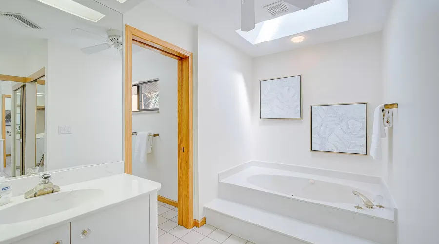 1172 HORIZON VIEW Drive, Sarasota, Florida, United States, 4 Bedrooms Bedrooms, 5 Rooms Rooms,3 BathroomsBathrooms,Residential,For Sale,HORIZON VIEW ,1411862
