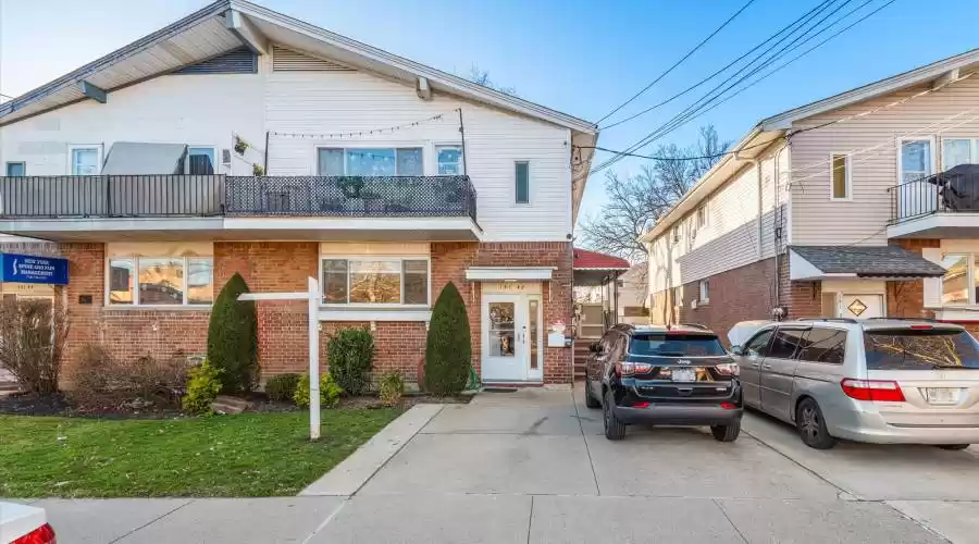 151-42 82nd Street, Howard Beach, New York, 11414, United States, 6 Bedrooms Bedrooms, ,5 BathroomsBathrooms,Residential,For Sale,151-42 82nd ST,1421732
