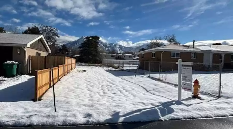 4913 S NAYLOR LN E, Murray, Utah, 84107, United States, 3 Bedrooms Bedrooms, ,2 BathroomsBathrooms,Residential,For Sale,4913 S NAYLOR LN E,1453591