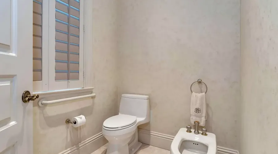 60 lighthouse PT Drive, Longboat Key, Florida, 34228, United States, 5 Bedrooms Bedrooms, 10 Rooms Rooms,6 BathroomsBathrooms,Residential,For Sale,lighthouse PT,1459580