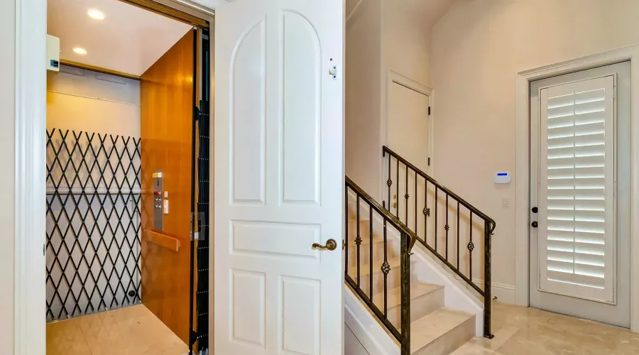 60 lighthouse PT Drive, Longboat Key, Florida, 34228, United States, 5 Bedrooms Bedrooms, 10 Rooms Rooms,6 BathroomsBathrooms,Residential,For Sale,lighthouse PT,1459580