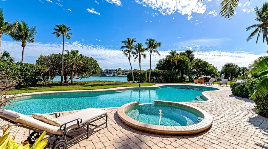 60 lighthouse PT Drive, Longboat Key, Florida, 34228, United States, 5 Bedrooms Bedrooms, 10 Rooms Rooms,6 BathroomsBathrooms,Residential,For Sale,lighthouse PT,1459580
