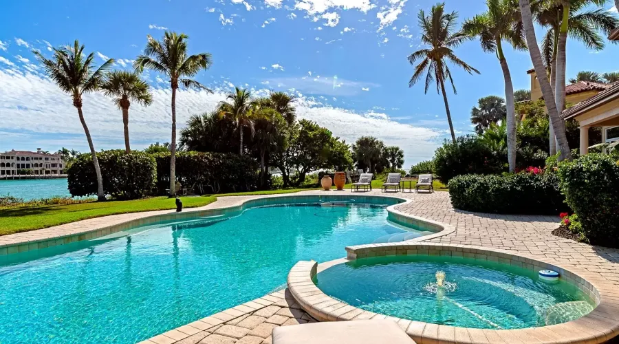 60 lighthouse PT Drive, Longboat Key, Florida, 34228, United States, 5 Bedrooms Bedrooms, 10 Rooms Rooms,6 BathroomsBathrooms,Residential,For Sale,lighthouse PT,1459580