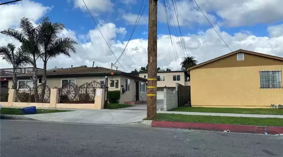 1451 W 108th Street 4, LOS ANGELES, California, 90047, United States, ,Residential,For Sale,1451 W 108th Street 4,1471319
