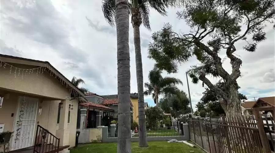348 E 68th Street, LOS ANGELES, California, 90003, United States, ,Residential,For Sale,348 E 68th Street,1488759