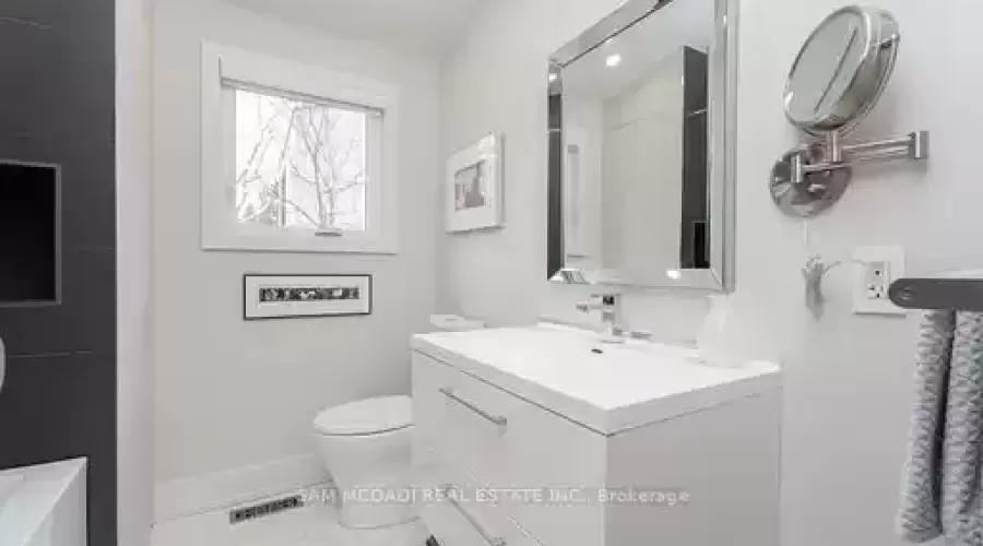 1273 Queen Victoria Ave., Mississauga, Ontario, L5H 3H2, Canada, 4 Bedrooms Bedrooms, ,4 BathroomsBathrooms,Residential,For Sale,1489689
