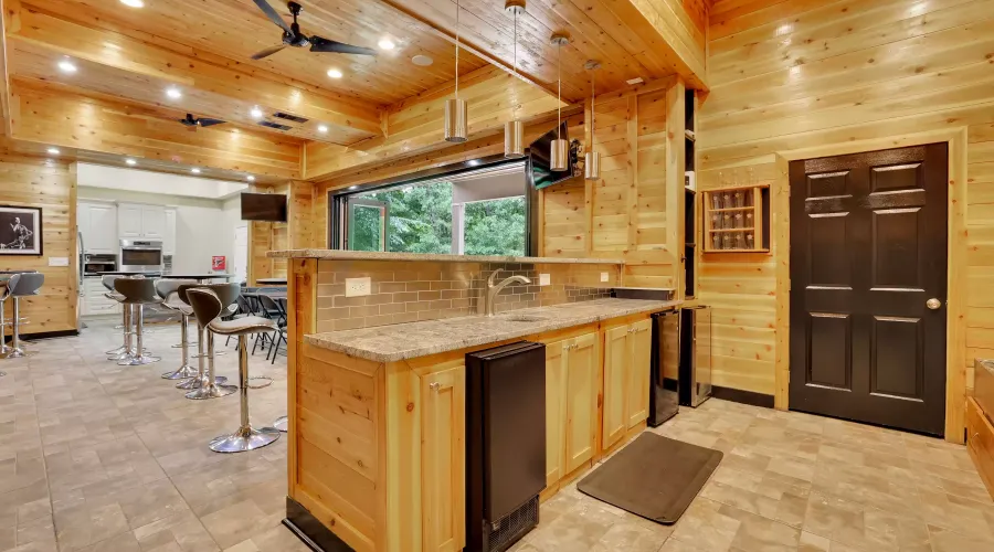 8069 Kenstone Ct, Georgia, 30350, United States, 6 Bedrooms Bedrooms, 20 Rooms Rooms,6 BathroomsBathrooms,Residential,For Sale,1512978