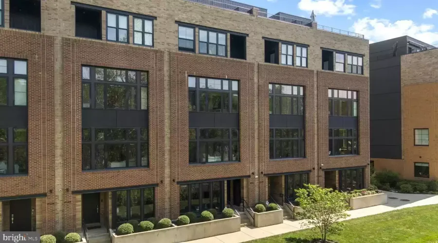 4582 Riverside Way, Manayunk, Pennsylvania, 19128, United States, 4 Bedrooms Bedrooms, 8 Rooms Rooms,3 BathroomsBathrooms,Residential,For Sale,THE LOCHS,Riverside,1523601