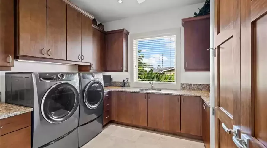 655 BOUGAINVILLEA RD, NAPLES, Florida, 34102, United States, 4 Bedrooms Bedrooms, ,5 BathroomsBathrooms,Residential,For Sale,655 BOUGAINVILLEA RD,1546605