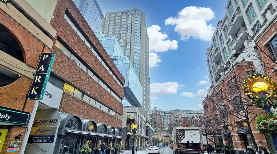 155 Yorkville Ave, Unit #2811, Toronto, Ontario, Canada, 1 Bedroom Bedrooms, 4 Rooms Rooms,1 BathroomBathrooms,Condo,For Sale,Yorkville,10,1548283