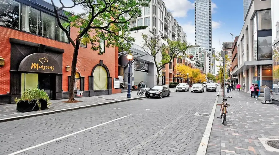 155 Yorkville Ave, Unit #2811, Toronto, Ontario, Canada, 1 Bedroom Bedrooms, 4 Rooms Rooms,1 BathroomBathrooms,Condo,For Sale,Yorkville,10,1548283